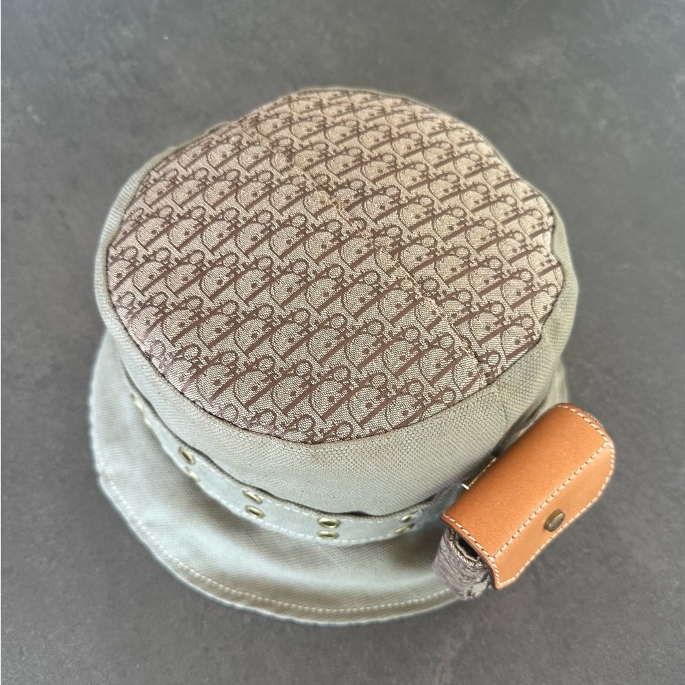 CHRISTIAN DIOR BUCKET HAT REMOVABLE POUCH/COIN PURSE EXCELLENT CONDITION - Picture 2 of 10